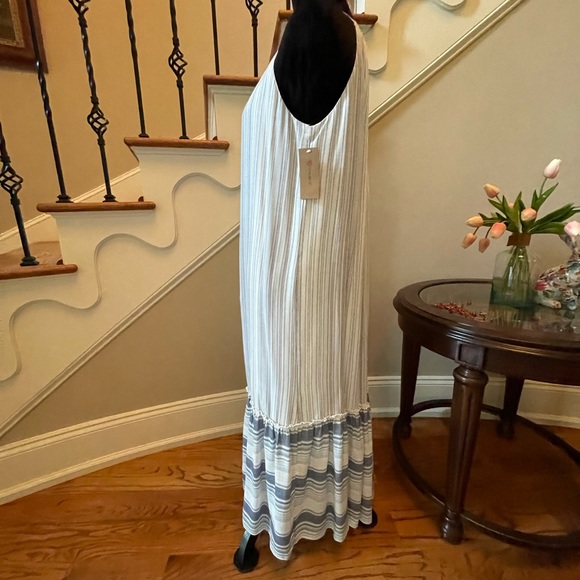 🎉HP🎉…🌺Cremieux…NWT…Blue/Ivory Striped Maxi - Picture 8 of 9